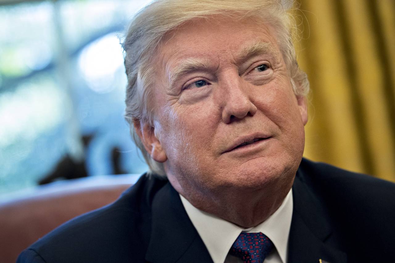 外媒：特朗普支持率跌至任内新低_手机凤凰网