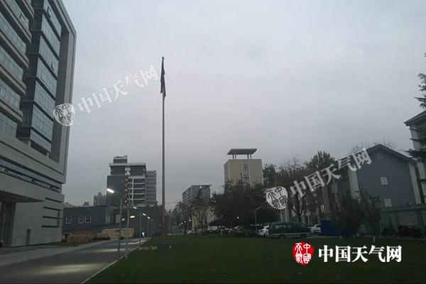 北京今天阴有小雨最高13℃ 明天风力渐强有四五级北风