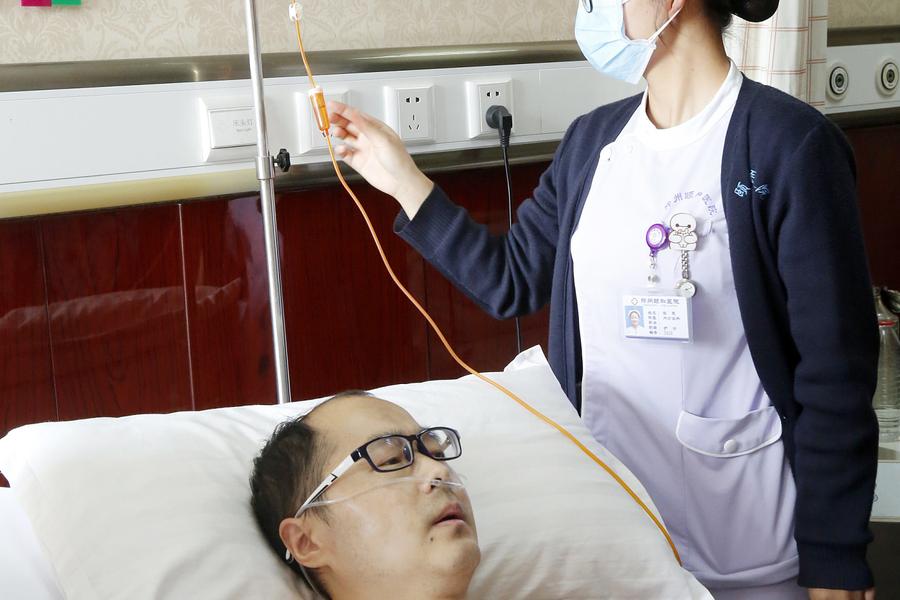 今年10月21日,周红庆在驻马店当地医院诊治后被下了病危通知书