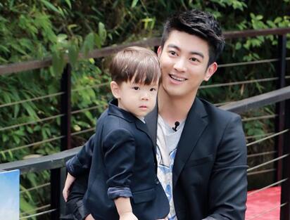 被问是否反对嗯哼进演艺圈 杜江:若他有意愿会支持