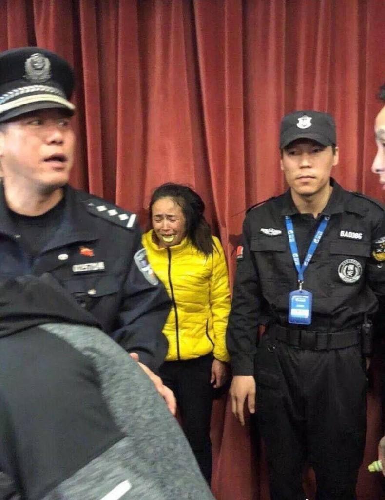 fun来了:直播打孩子月入百万|姐妹情死于吹口哨 fun来了:直播打孩子月入百万|姐妹情死于吹口哨图片