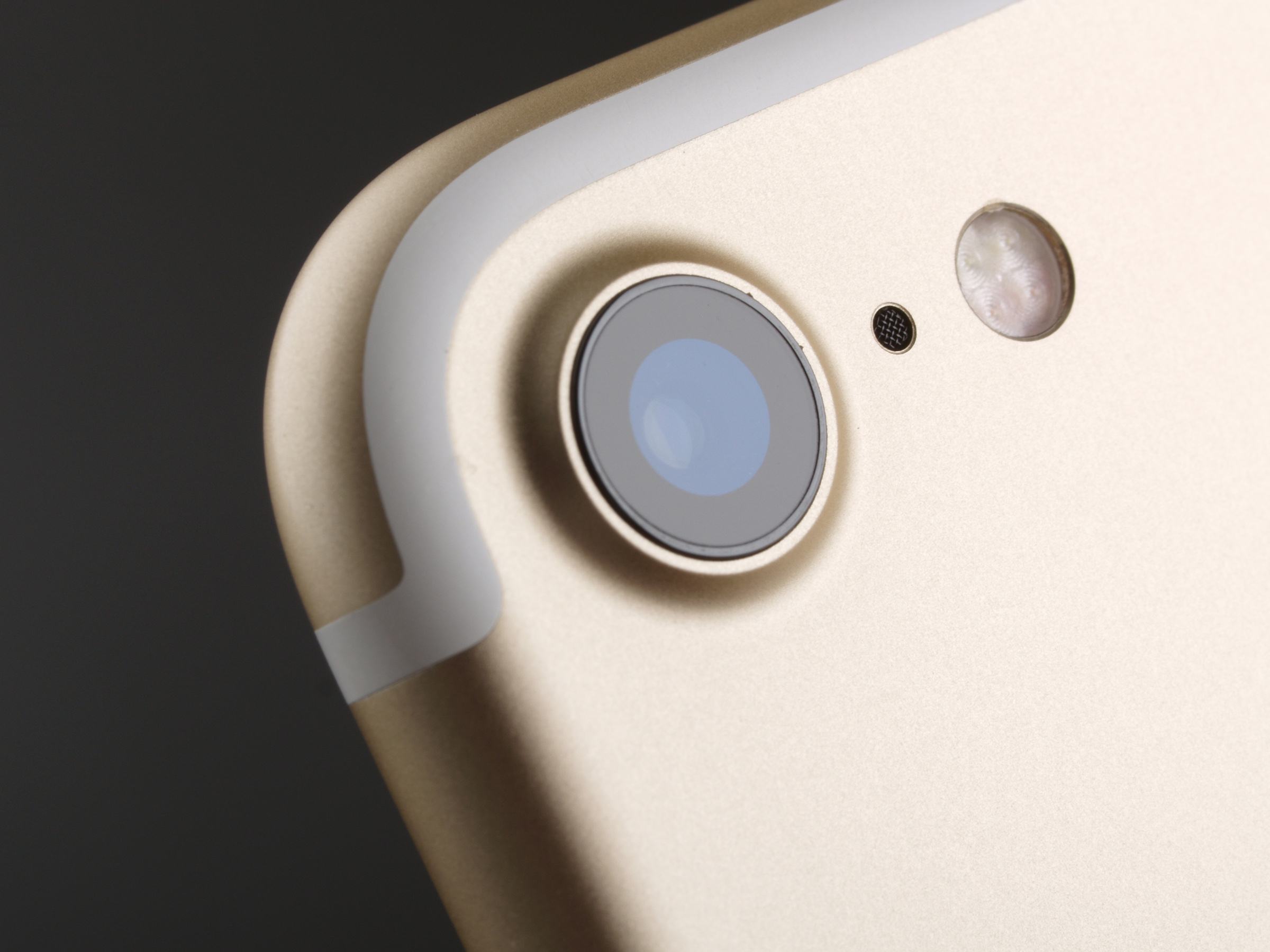 苹果新专利暗示：iPhone 11摄像头或将配备广角镜头