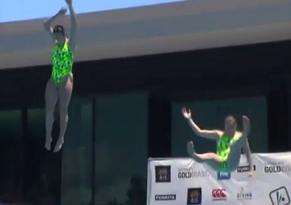 尴尬！澳跳水运动员跳板上滑倒错失铜牌