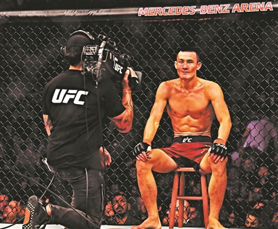 中国技击名将UFC“首秀”完胜出彩(图2)