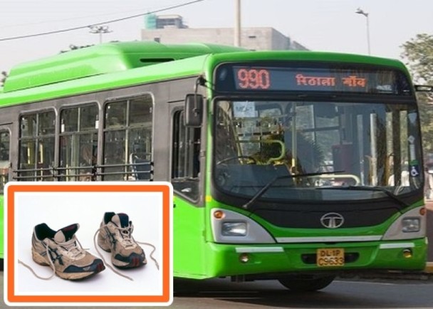 印度男子公交车上脱鞋 臭到让司机报警