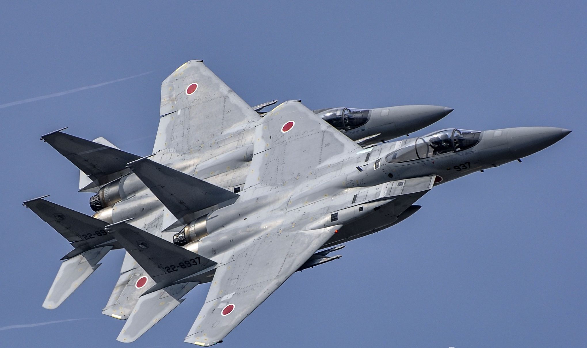 解放军轰6k挂巡航导弹飞临日本 10余架f15j紧急拦截