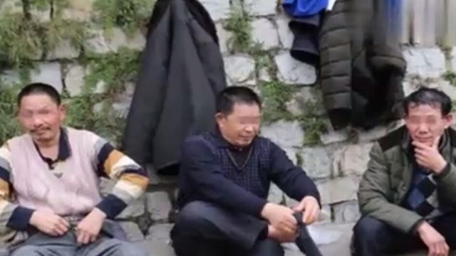 重庆现露天裸体温泉 男女毫不避讳遮羞墙