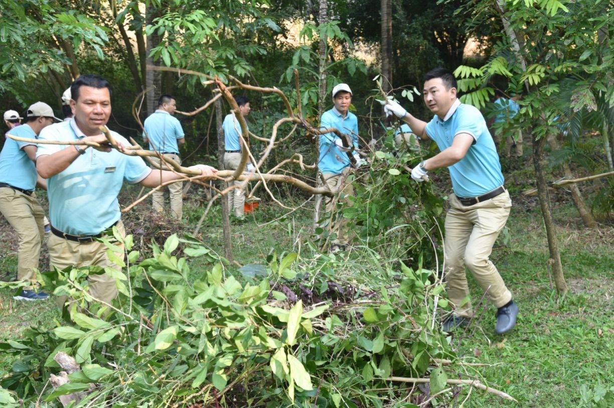 海南天涯海角大扫除 文明干净迎新年