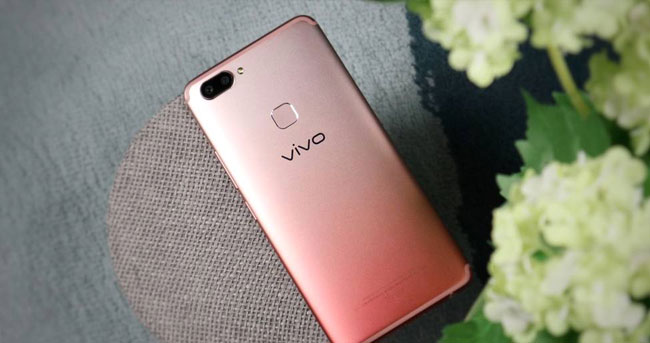 
vivo X20梦幻粉图赏：渐变色机身白色正面板