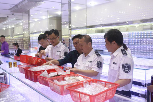 罗湖局王建青局长、陈大彬调研员执法