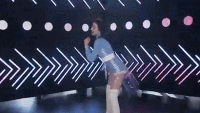 迪丽热巴抖臀撩发大跳热舞 迷你透明短裙秀长腿