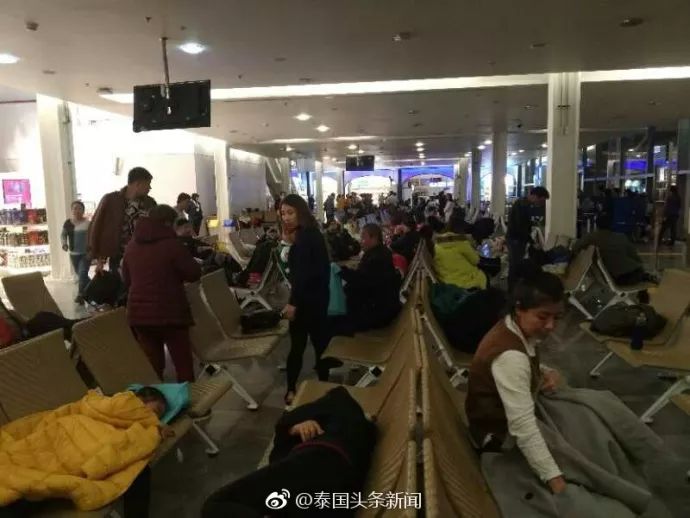 中国游客被滞留泰国机场超12小时 每人获赔500元