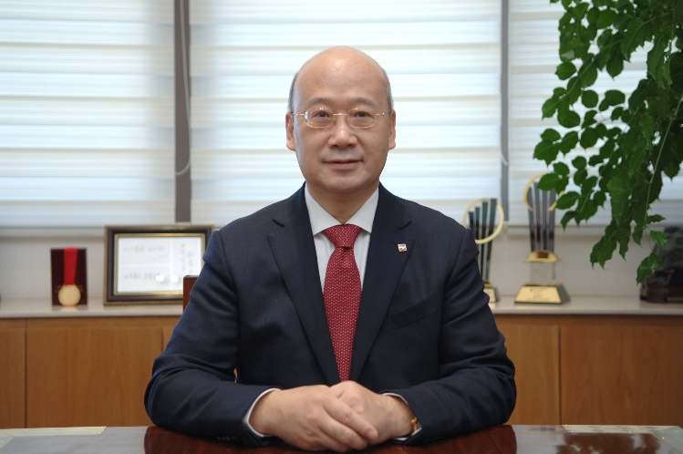 上海市宁波商会执行副会长,大众交通集团董事长杨国平