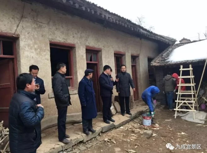 麟游县委书记孙敬虎看望慰问电视剧《一号文件》剧组工作人员