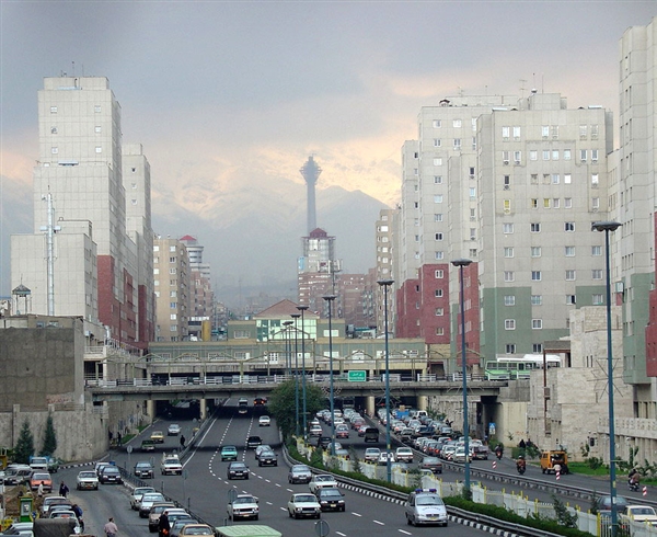 大气污染物致伊朗德黑兰学校停课 80％来源汽车尾气