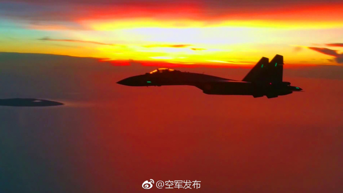 中国空军苏-35战机飞赴南海战斗巡航