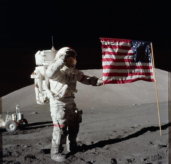 美国时隔46年将重返月球：建月轨空间站 宇航员入驻