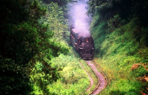 在中国 有一场穿越百年的“火车漫游”