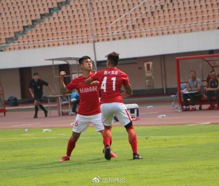 突发!恒大预备队球员赛场火爆互殴