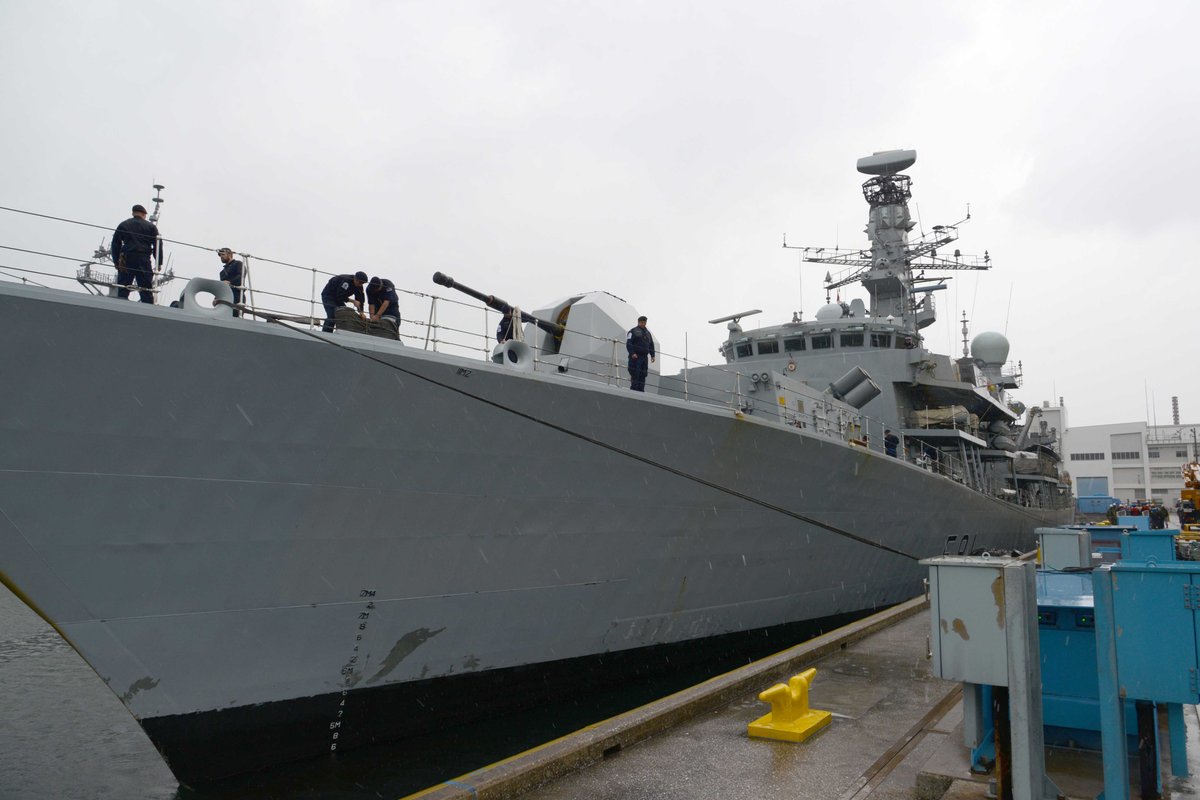 恶心中国：英国军舰绕行南海后与日本海自联合演习