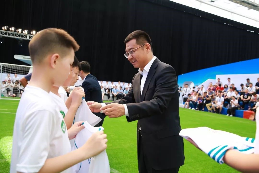 伊利以世界级品质造主场 滋养中国下一代足球