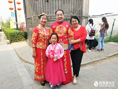 “珍愛(ài)婚姻?孝行天下” 百位夫妻重走紅毯 共圓