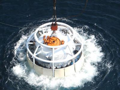 海军新型机动救生钟极限潜深完成载人深潜训练