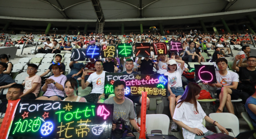 小牛在线携手传奇归来足球全明星赛热血开赛