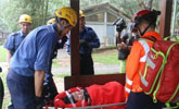 香港女子上山减压失足坠崖 消防员3小时冒雨救人