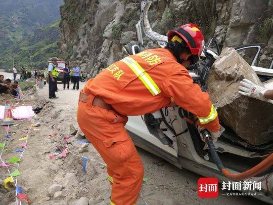 云南怒江发生山石滚落 致3人死亡7人受伤