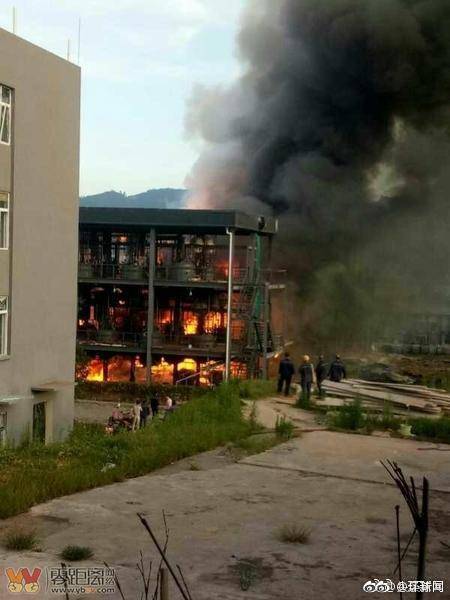 四川江安县一工业园区发生爆燃事故 已致19人死亡