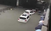 汽车变“游艇”!北京回龙观暴雨积水造成交通中断
