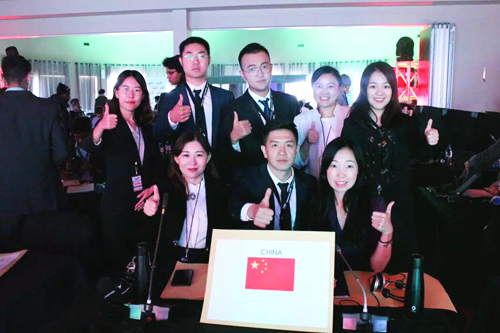 中国青年代表一行8人赴南非参加2018金砖国家青年峰会