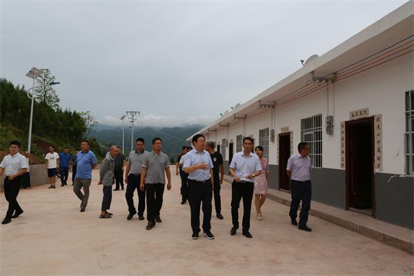 巫山书记李春奎:建立健全扶贫长效机制