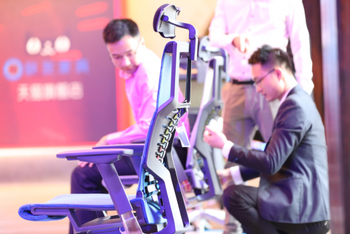 高端辦公家具發(fā)展新風(fēng)
辦公家具折扣標 聯(lián)友家具集團雙品牌戰(zhàn)