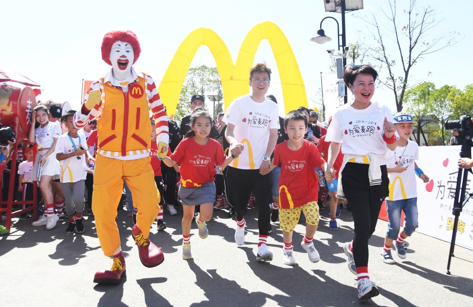 麦当劳“为爱麦跑”五周年三千人武汉开跑_湖北频道_凤凰网