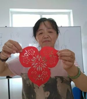 市南宣讲|青岛大妈的风采之杨佩丽:牵手绘梦想 执着献