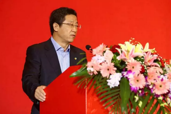 酒鬼酒股份有限公司董事长 89b3f049e506a42_size438_w582_h389.png