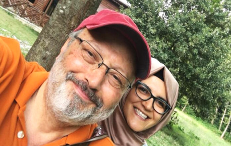 沙特记者未婚妻现场公开喊话特朗普：别让金钱昧了良心