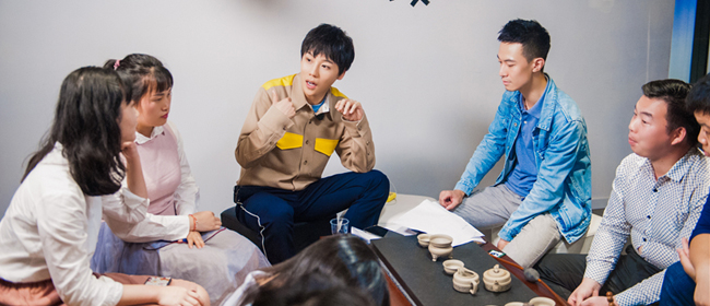 《快乐哆唻咪》刘维体验大芬油画村 时尚诠释深圳梦