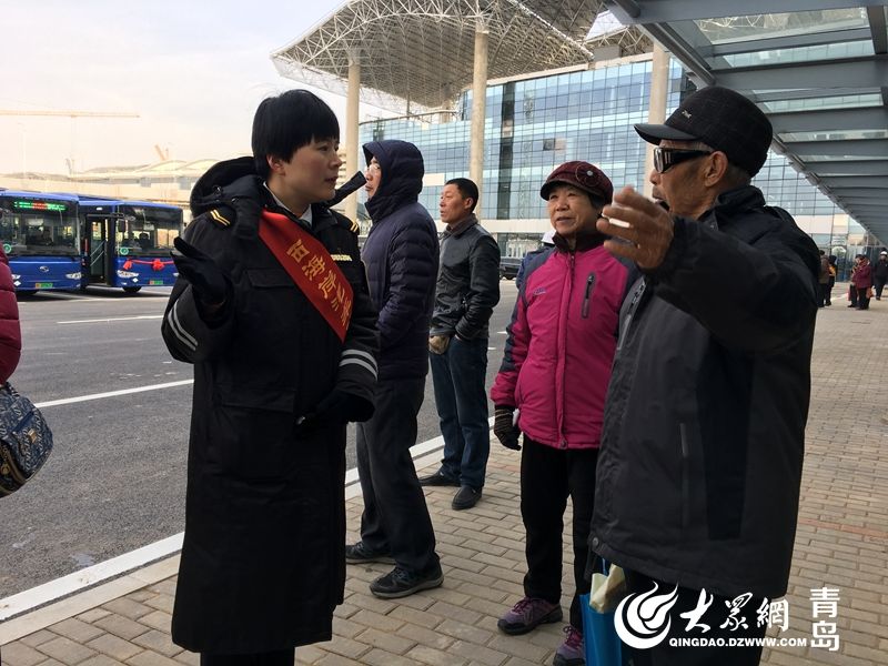 青岛120名志愿者协助青岛西站、地铁13号线开