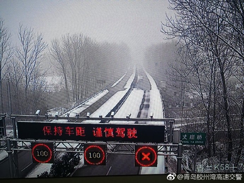胶州湾高速受降雪恶劣天气影响全线封闭 请谨