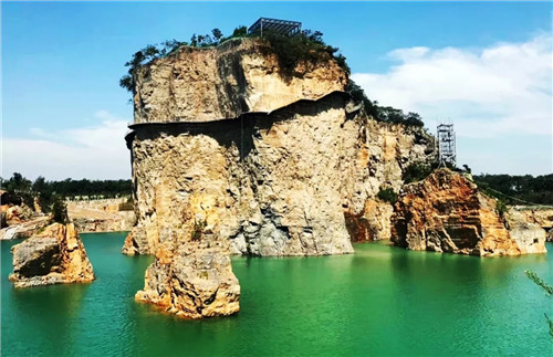 地质公园景区 芒砀山旅游区位于豫,鲁,苏,皖四省结合部的河南省商丘