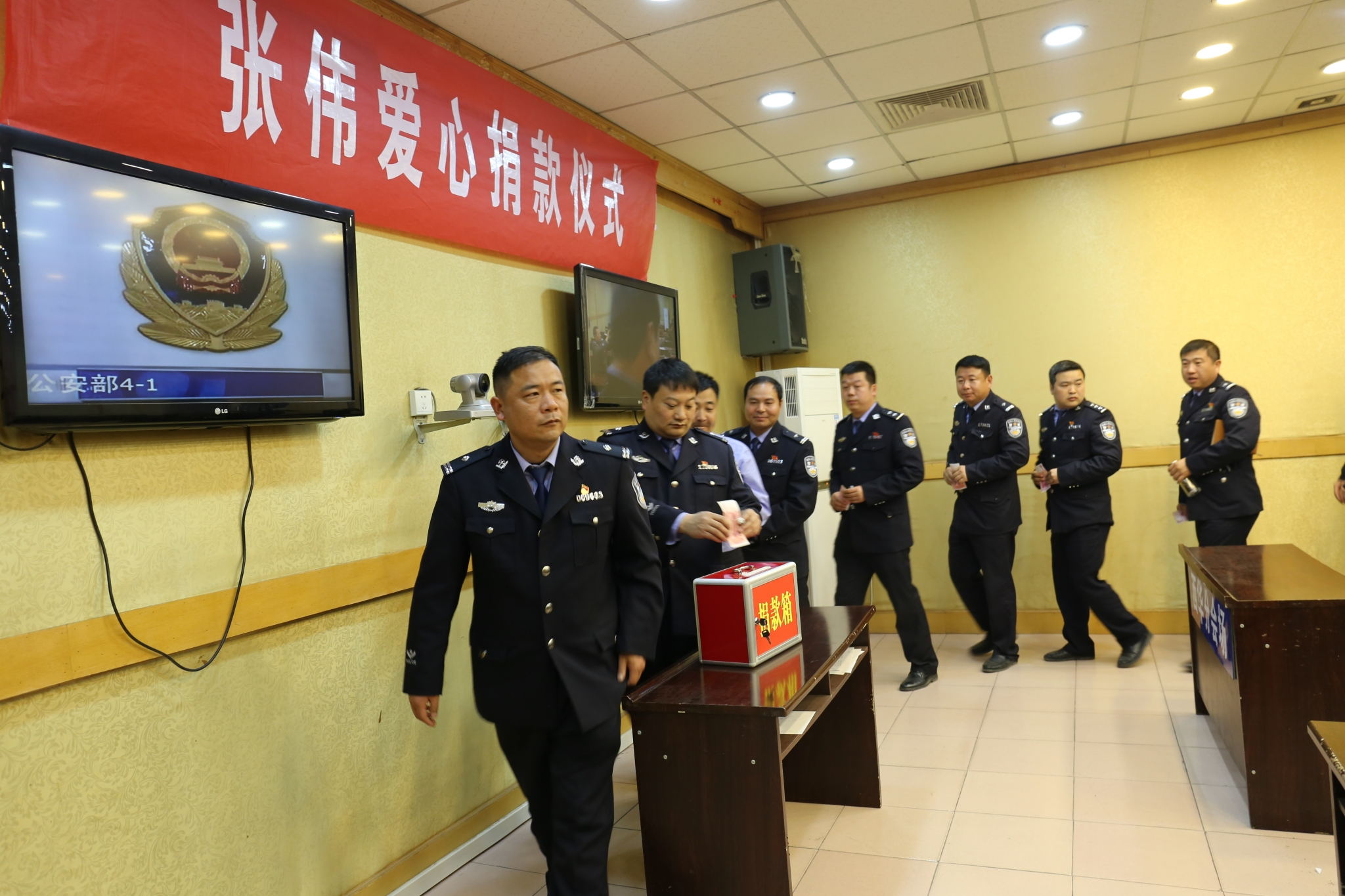 西华县公安局局领导看望慰问因病住院民警- 周口新闻