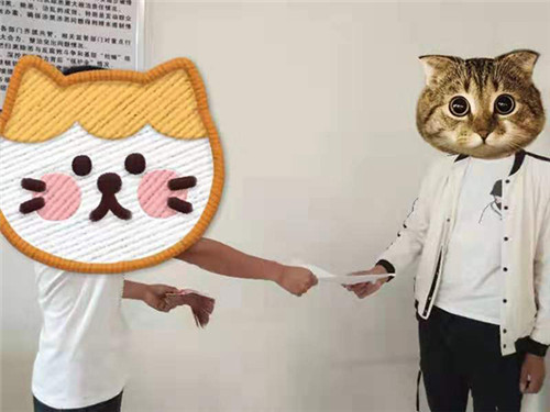 男子网上找女友被骗财 警方发现女友是男人