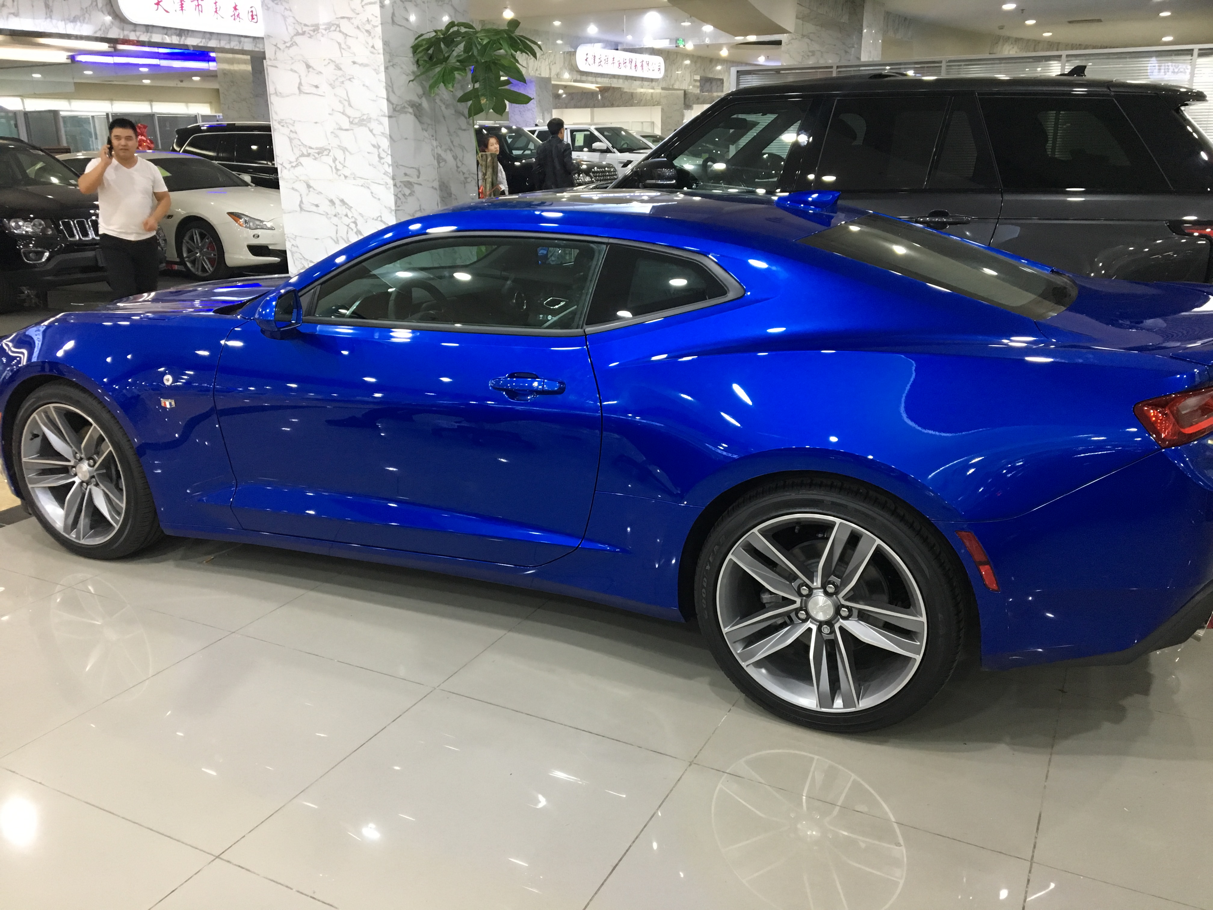 16款科迈罗大黄蜂低调却炫耀的轿跑