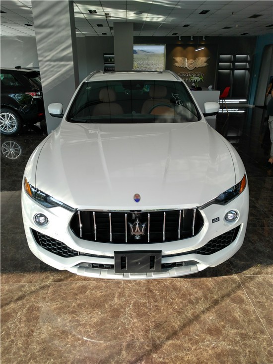 白色玛莎拉蒂suv 21轮高配展位现车