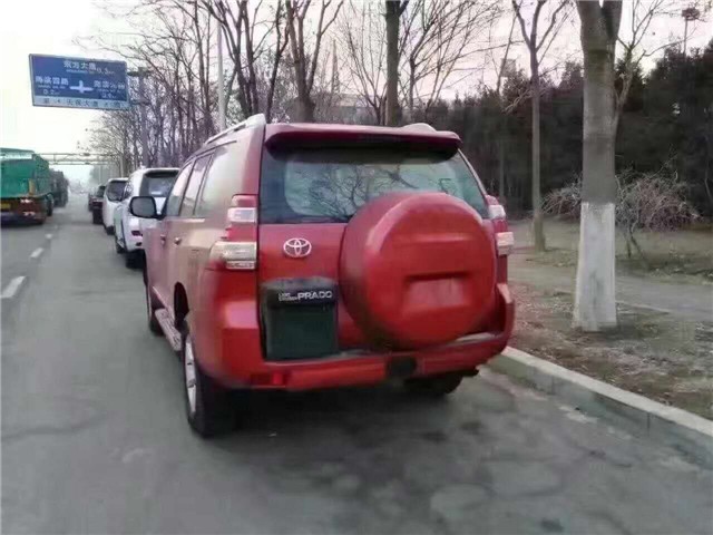 内饰很大度 特别是中控朋友说怎样那么多的按键像开飞机同样。新车味道有点大。