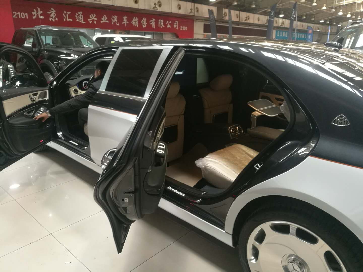 北京迈巴赫S800购车热销：157-1103-9114 易天 微信：YGL19920513