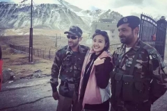 满街拿着AK47跟着你，只因你是中国人！